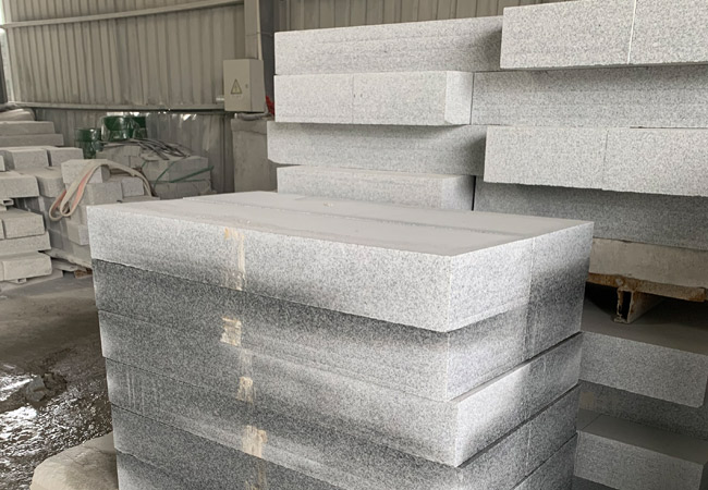 芝麻灰地鋪石材的獨(dú)特魅力，成就你的高端生活品味(圖2)