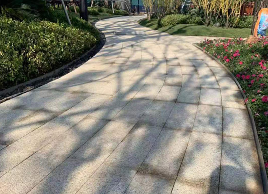 芝麻灰干掛石材，讓建筑更具個(gè)性與獨(dú)特魅力(圖1)