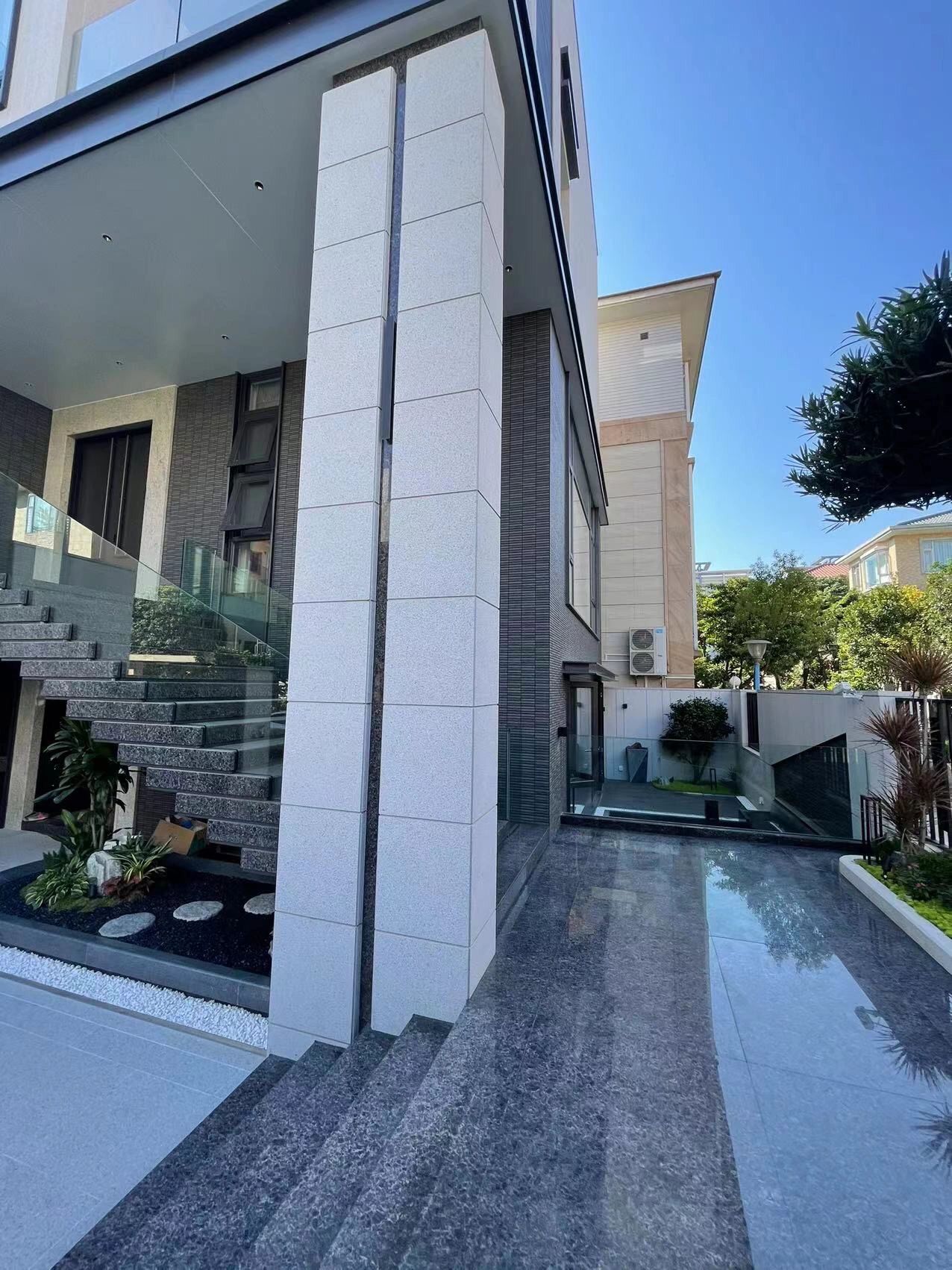 實(shí)用指南：如何選擇適合你家的圓弧形石門(圖1)