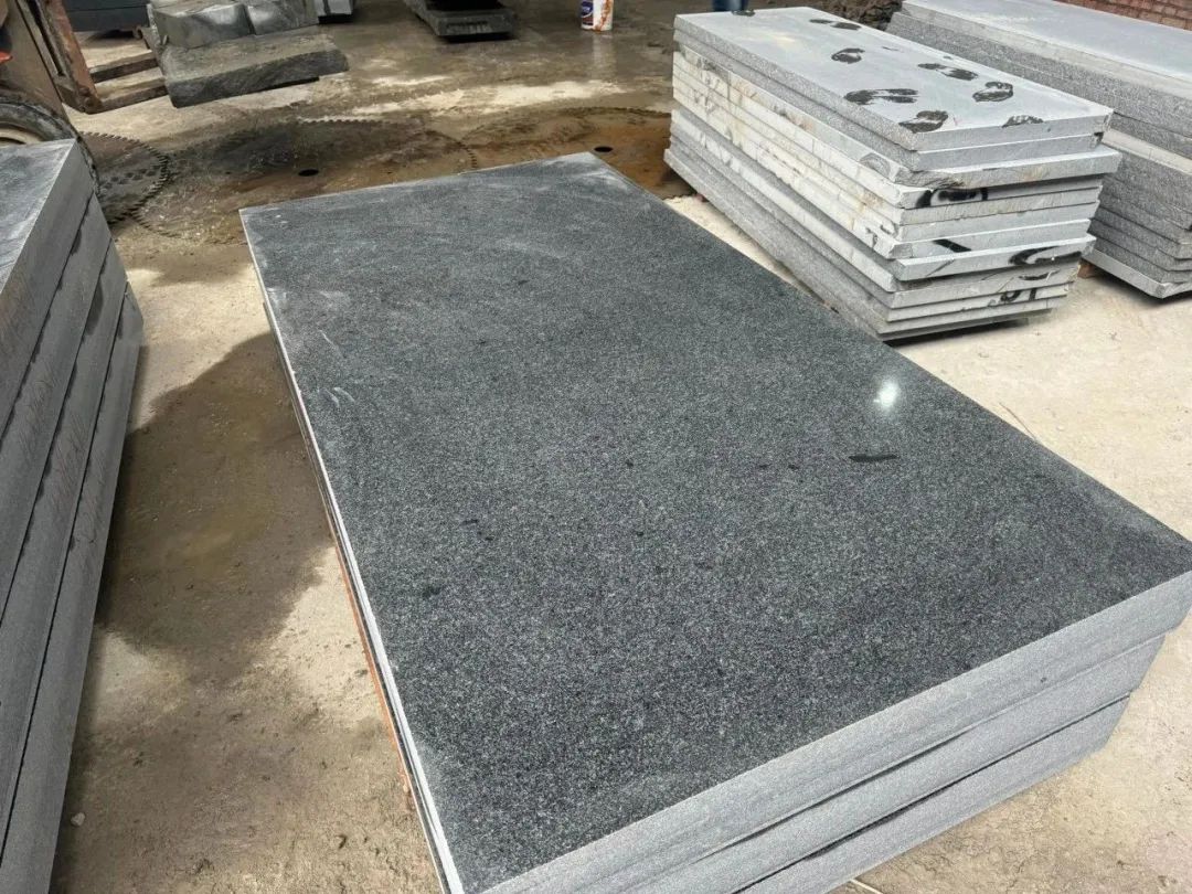 3公分厚300×600石材：芝麻黑、芝麻灰、芝麻白花崗巖種類及價(jià)格(圖6)