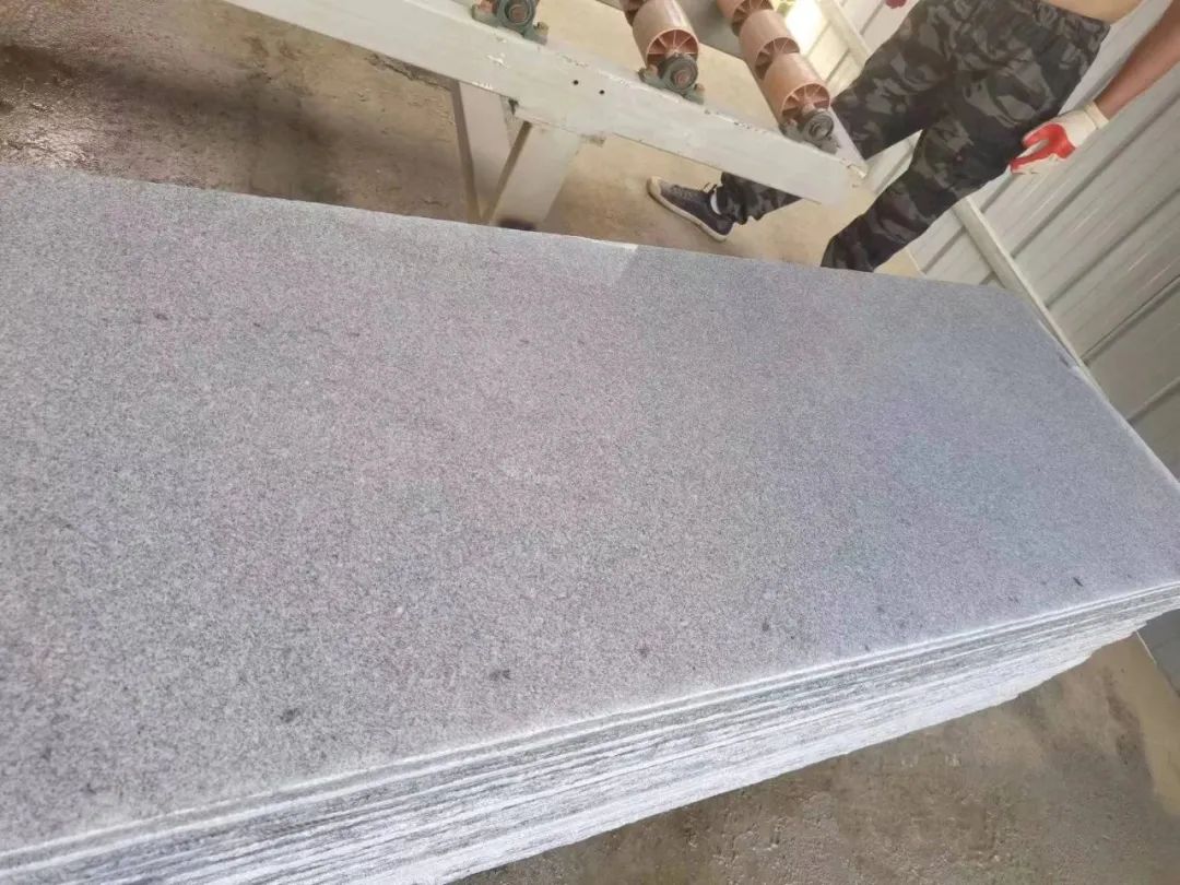 3公分厚300×600石材：芝麻黑、芝麻灰、芝麻白花崗巖種類及價(jià)格(圖21)