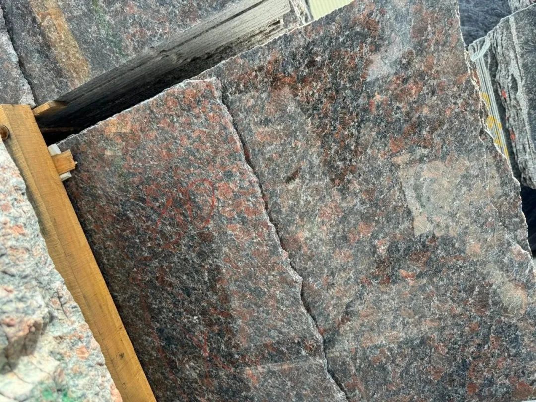 英國棕石材：黑棕與紅棕石材加工價(jià)格差異的原因分析(圖14)