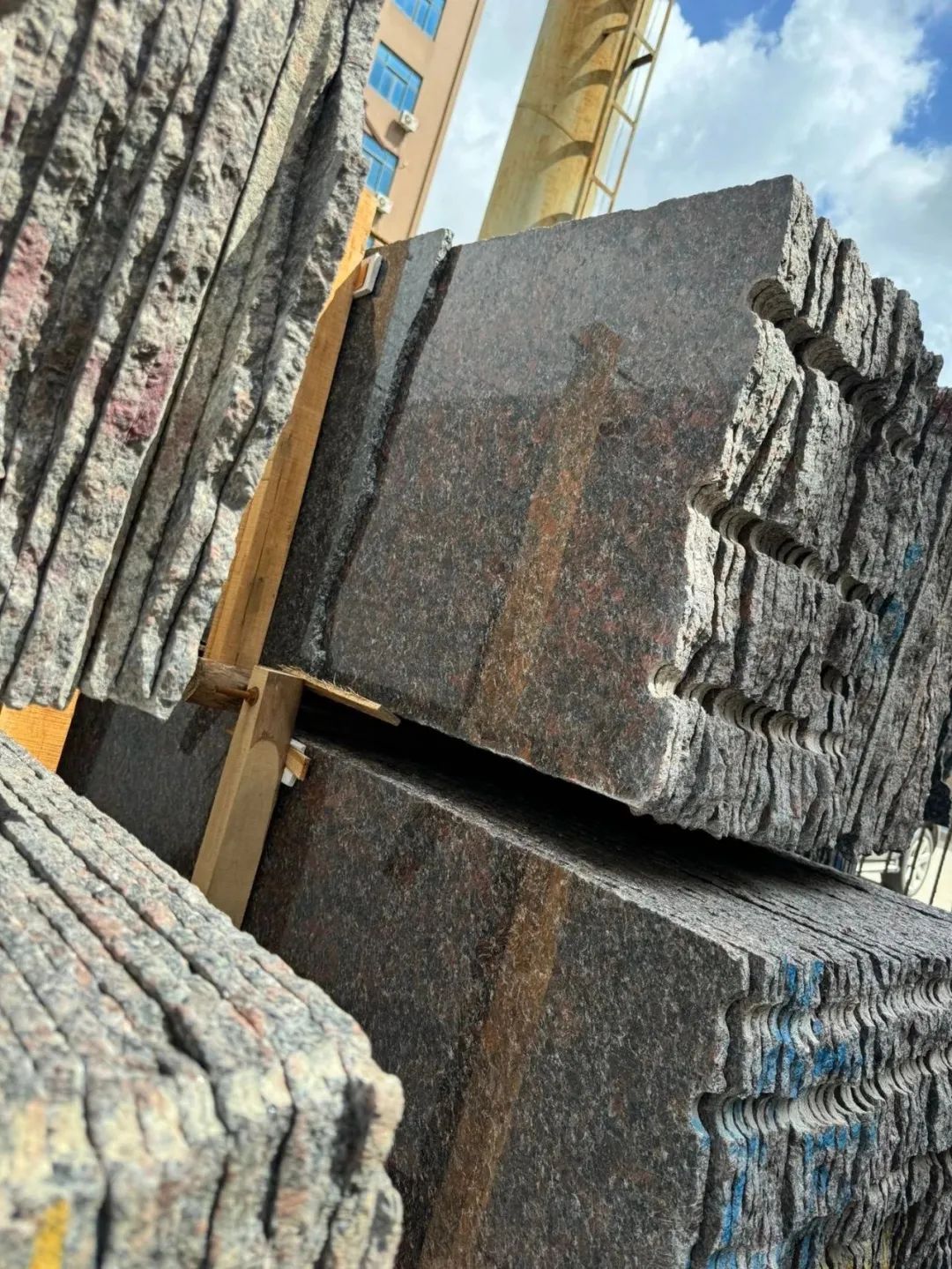 英國棕石材：黑棕與紅棕石材加工價(jià)格差異的原因分析(圖15)