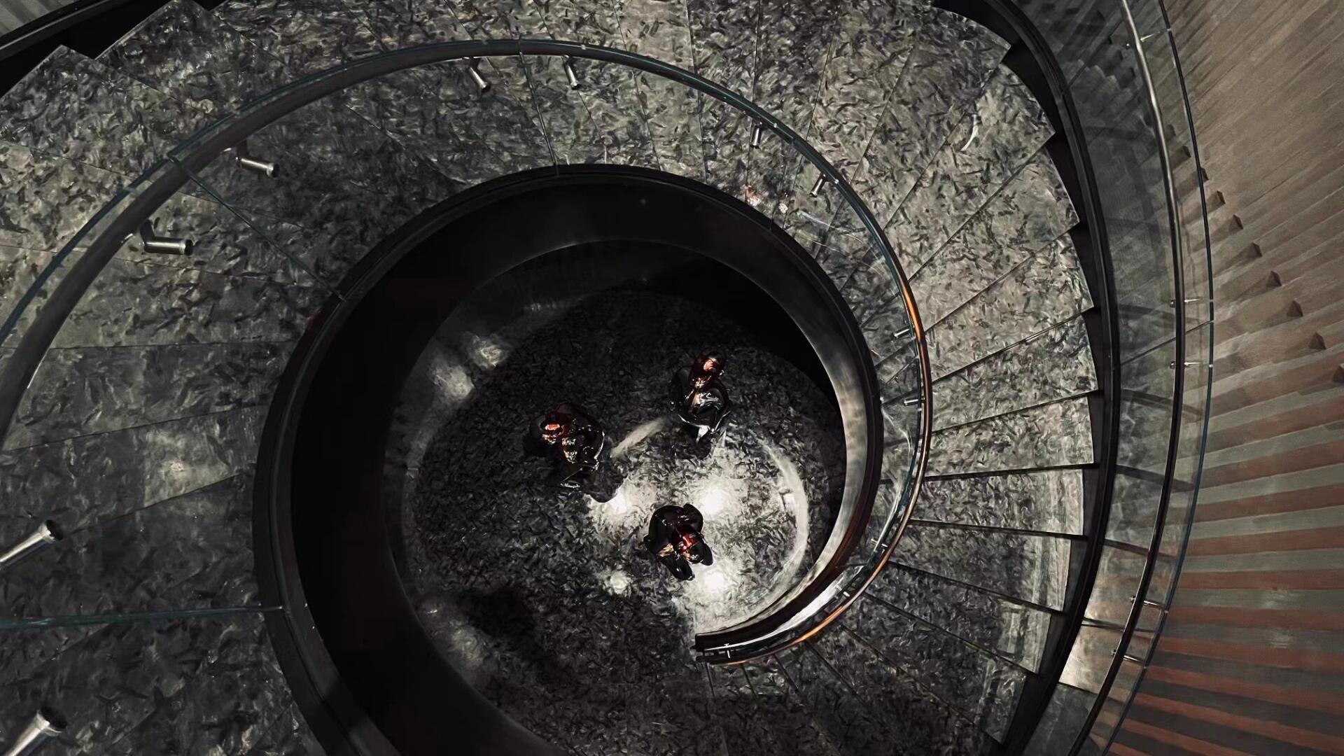 安哥拉黑花崗巖與范思哲黑大理石對(duì)比