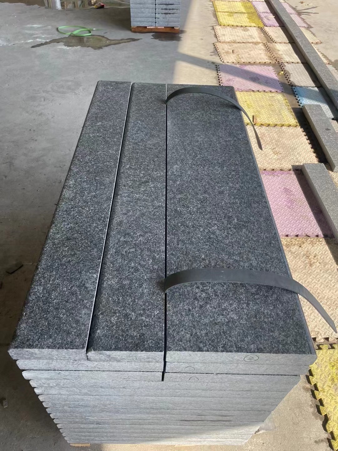 安哥拉黑花崗巖廠(chǎng)家皮革面光面