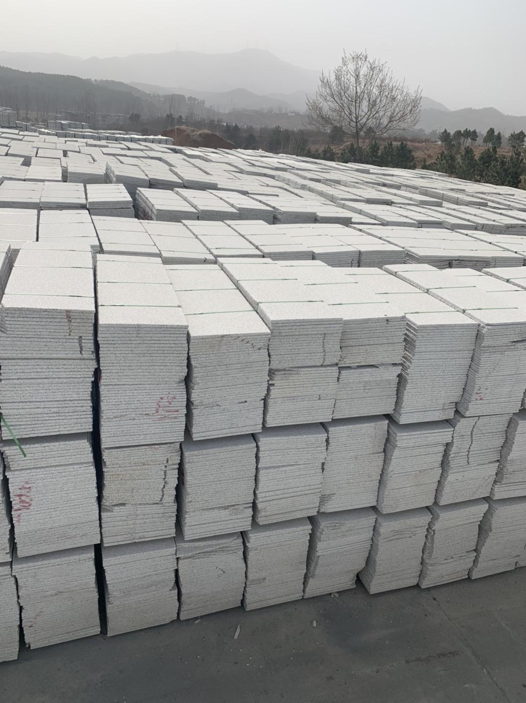 白麻花崗巖石材廠(chǎng)家批發(fā)直銷(xiāo)聯(lián)系電話(huà)