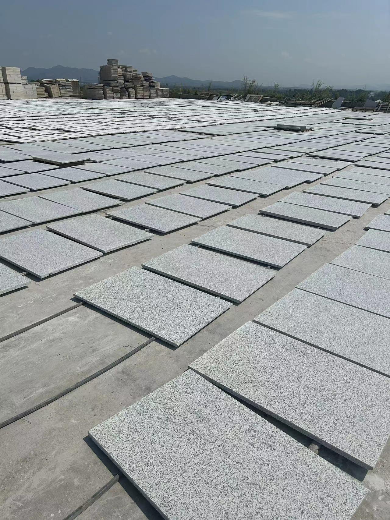 白麻花崗巖和白麻火燒石價(jià)格差異