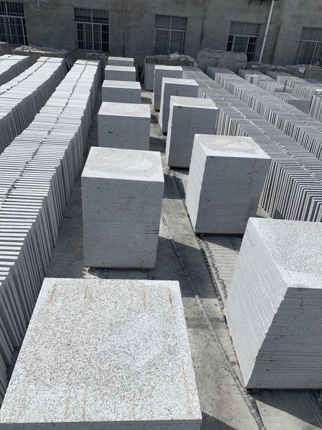 白麻火燒石與路沿石價(jià)格比較