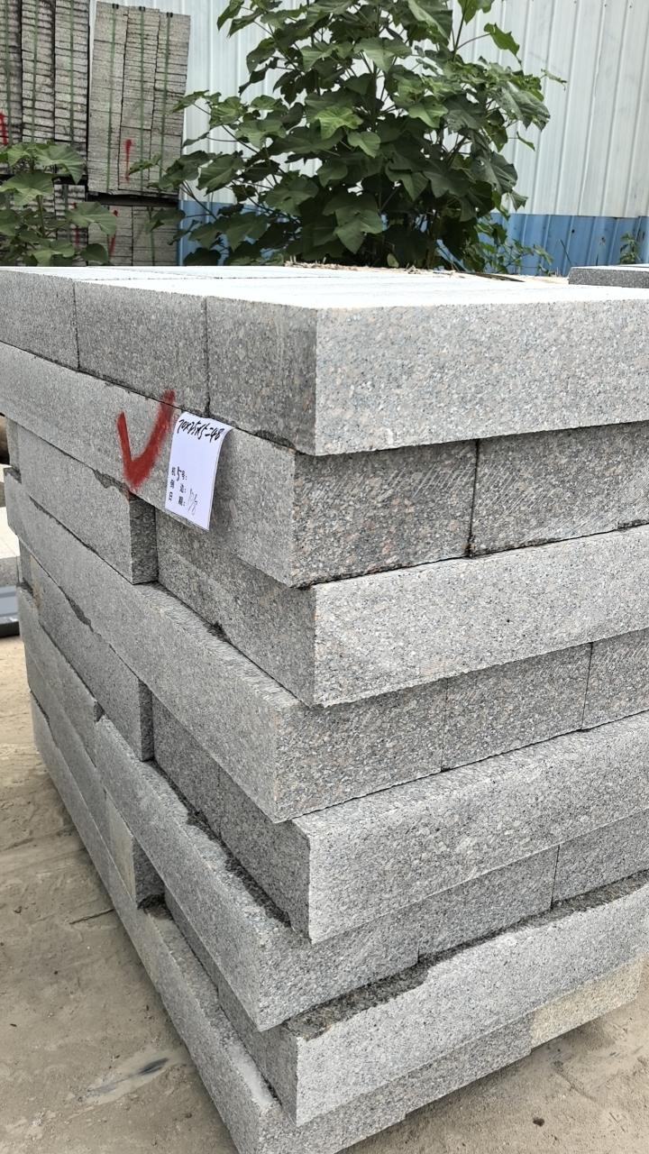 白麻火燒面石材單價(jià)路沿石市場(chǎng)價(jià)