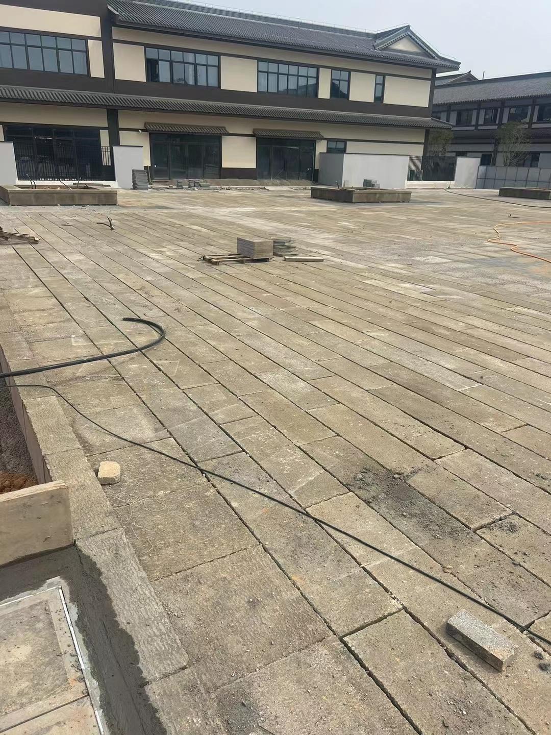 仿古石材廠家老石板舊石材加工批發(fā)價格怎么算