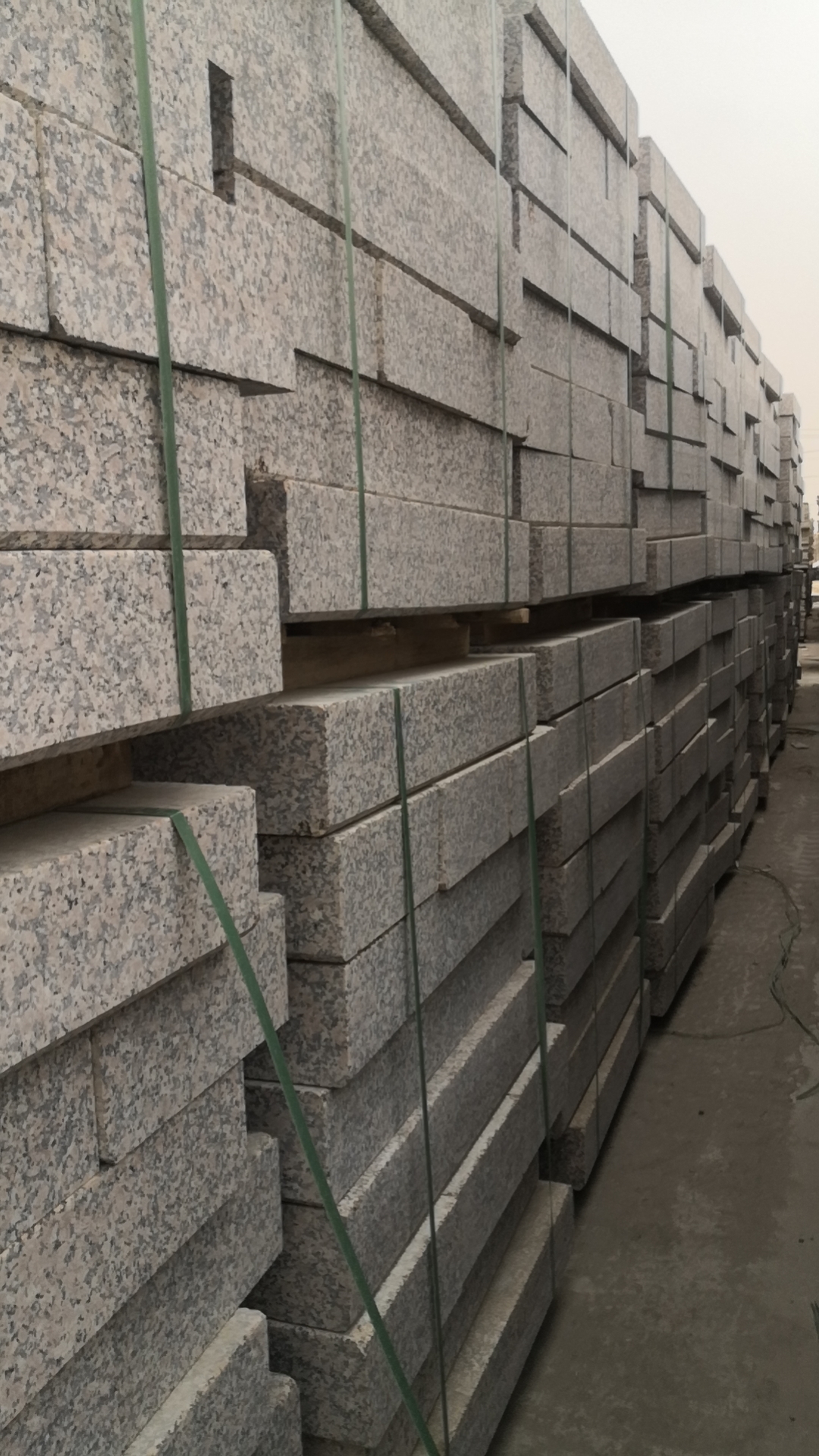 壘墻用的塊石質(zhì)量參考護(hù)坡石廠家標(biāo)準(zhǔn)