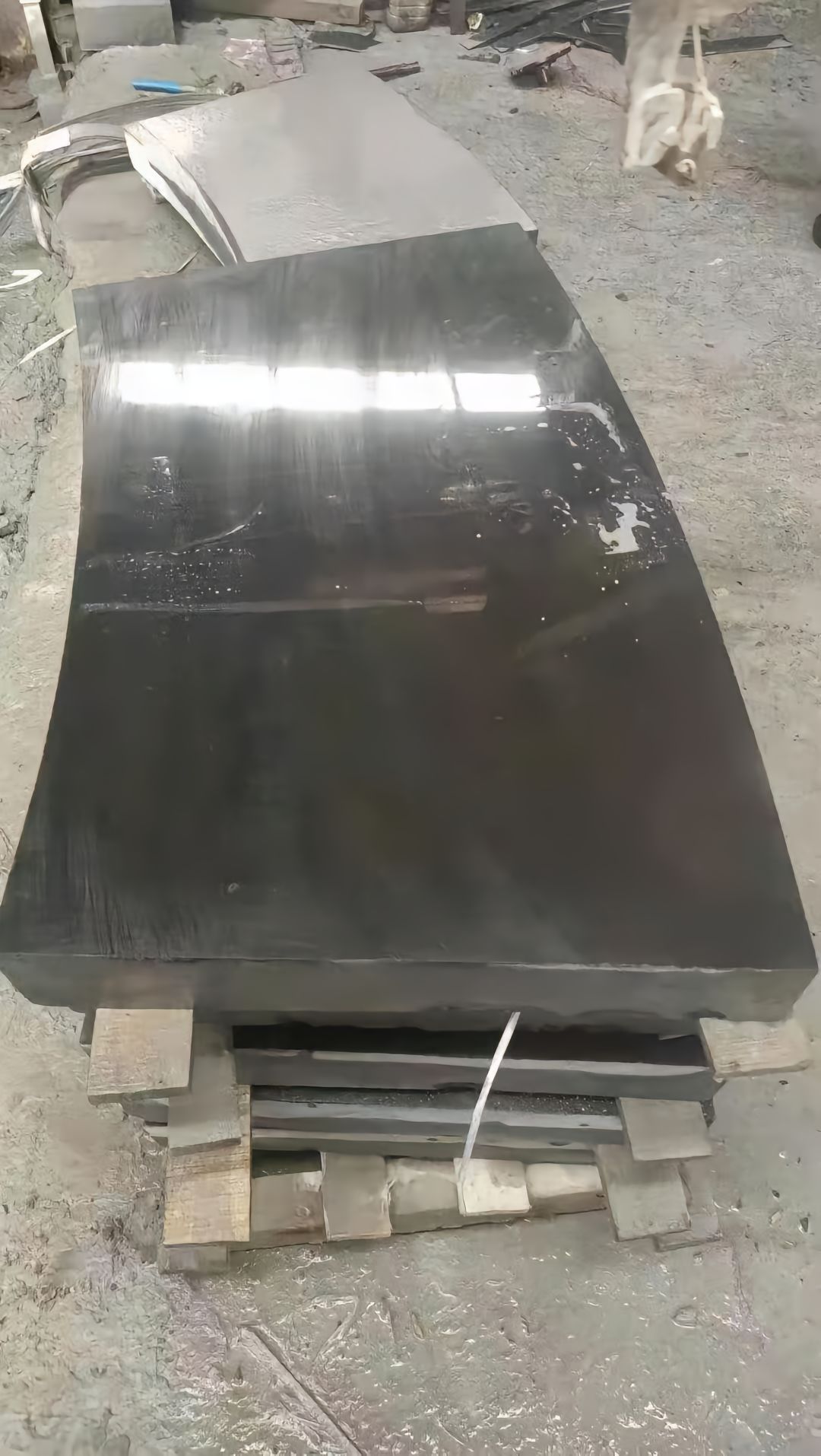 黑金沙石材在墓碑中的應(yīng)用情況