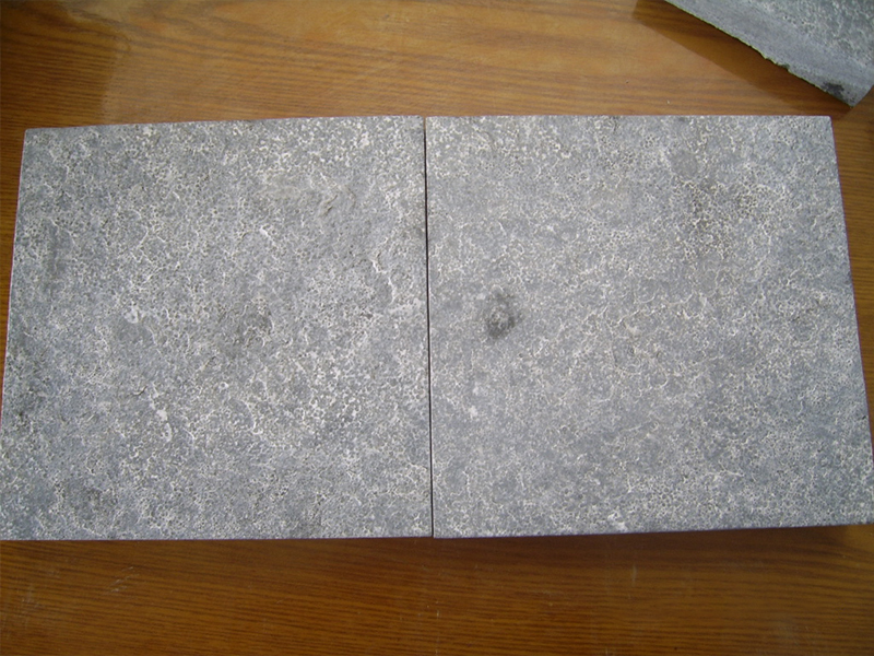 青石路沿石廠家雕刻加工與荔枝面石材的常見規(guī)格尺寸