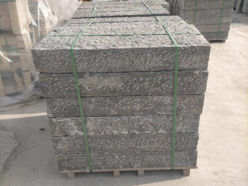 山東嘉祥青石板用于傳統(tǒng)院落迎門墻臺階石門牌石加工