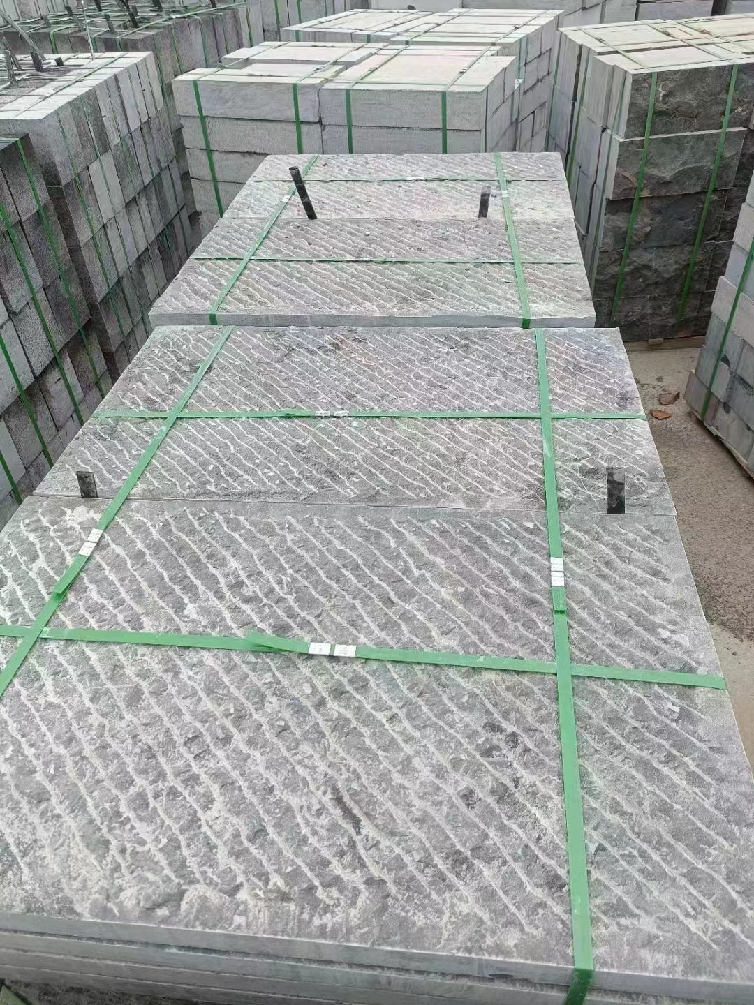 青石板廠家小院地鋪石按30cm×60cm常用規(guī)格實測報價