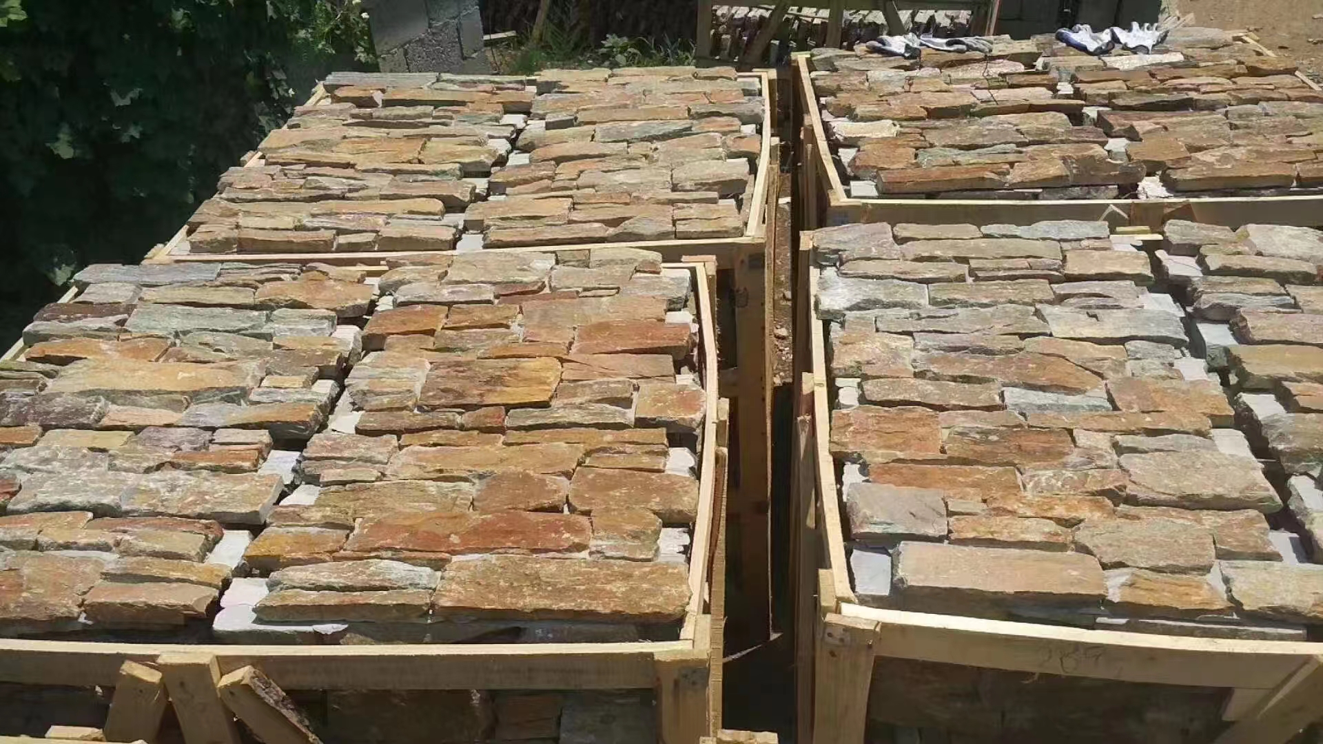 蘑菇石廠家價(jià)格對(duì)應(yīng)批次差異