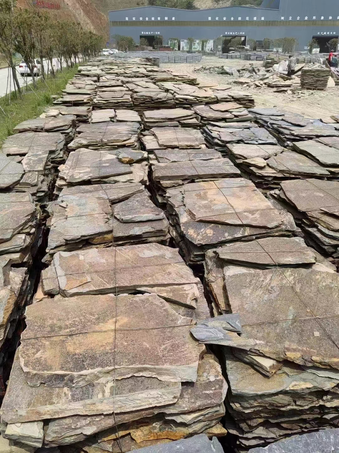 蘑菇石廠家價格對應(yīng)天然石材紋理與批次色差控制(圖5)