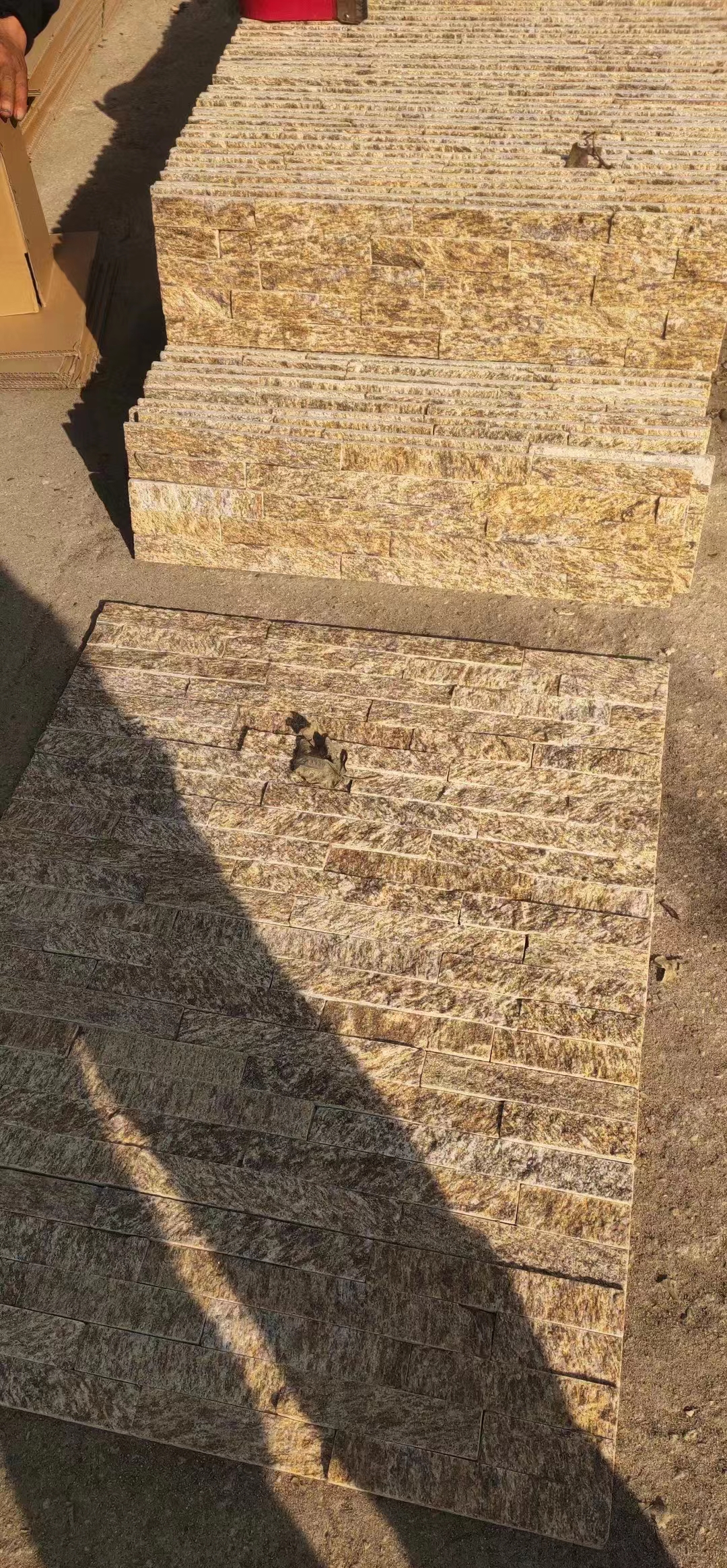 文化石廠家推薦供應(yīng)的外墻裙文化石鋪貼厚度要求