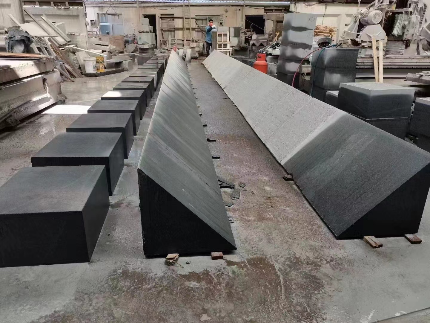 芝麻黑石材凹凸面背景墻