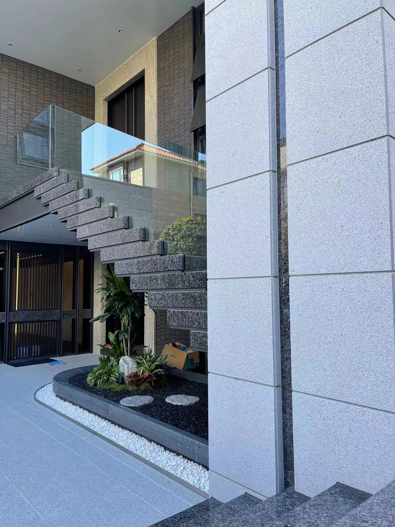 樓梯間大理石踏步防滑條安裝位置(圖4)