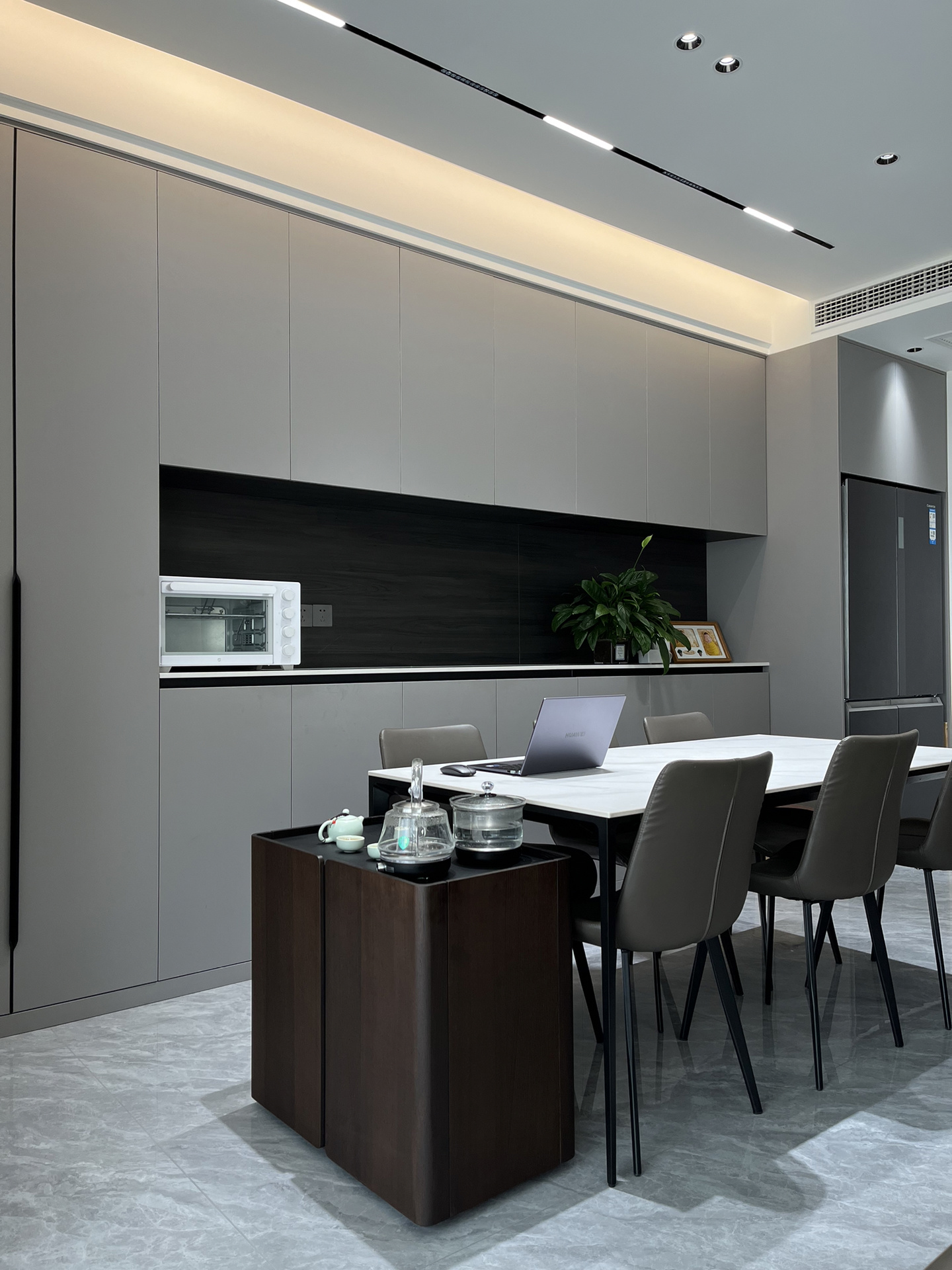 巖板瓷磚和通體瓷磚哪個好