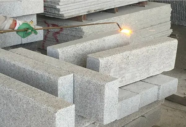 路沿石天然石材廠家珍珠花石材批發(fā)生產(chǎn)