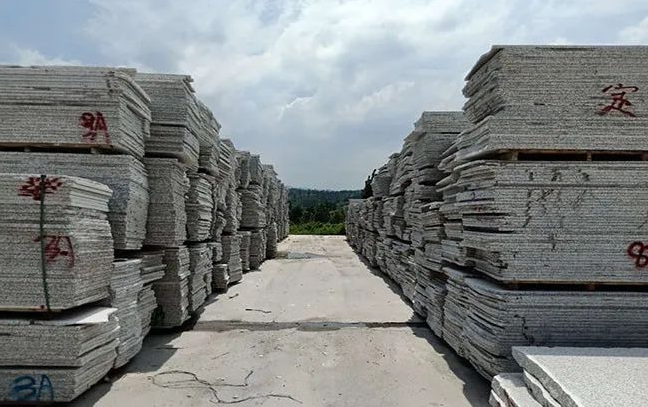 2026年芝麻白花崗巖廠家名錄含常規(guī)板厚與標準尺寸供應能力
