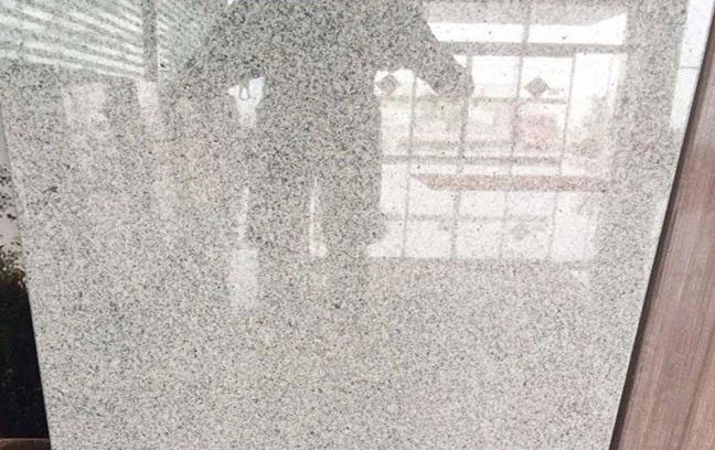 芝麻白花崗巖廠家聯(lián)系電話與石材批發(fā)(圖1)