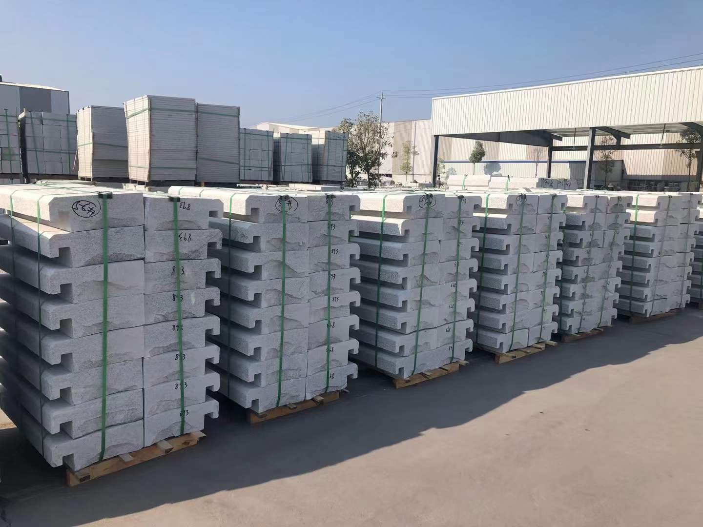 芝麻灰火燒板地鋪石每平米廠家價(jià)