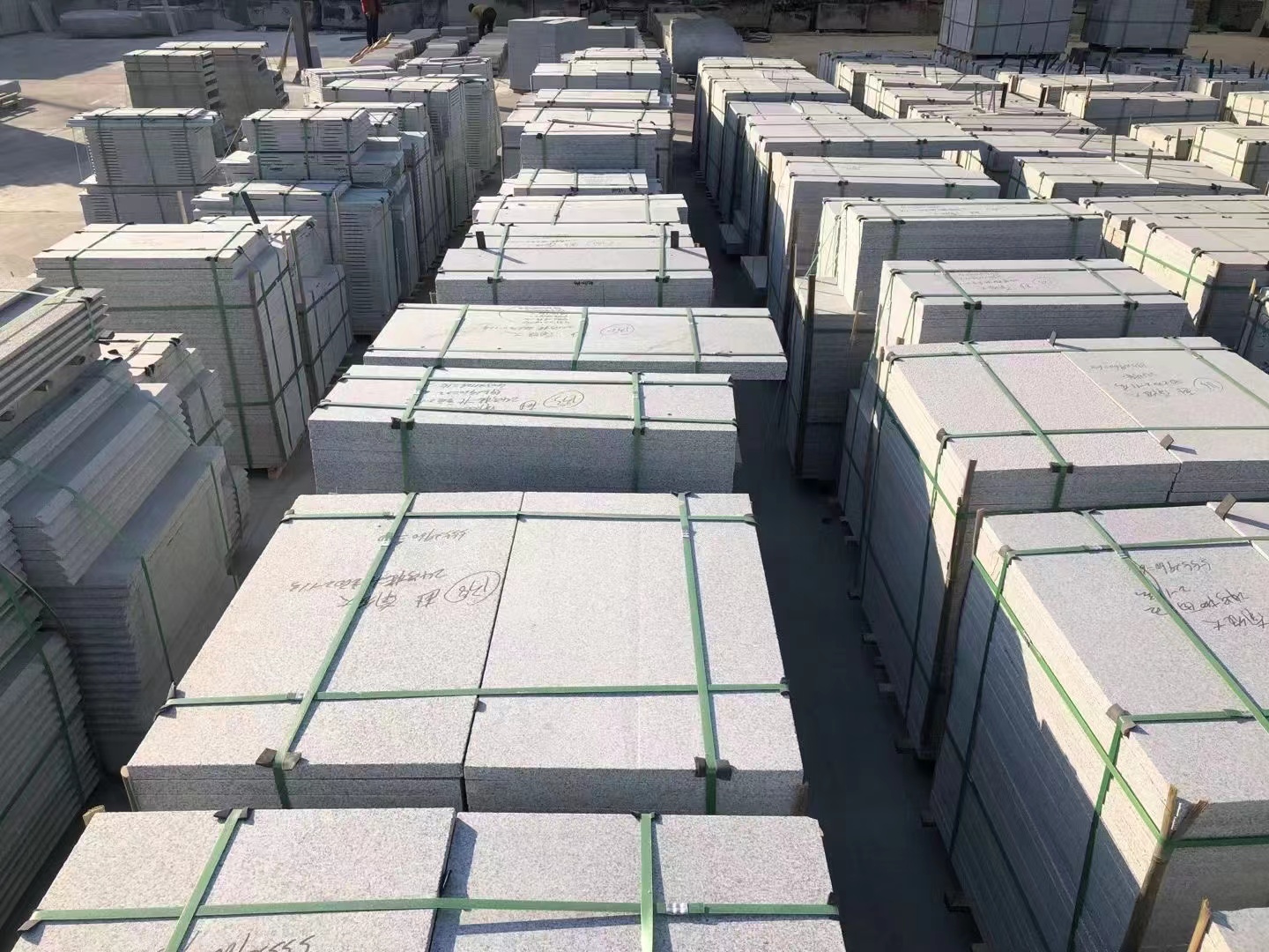 芝麻灰石材火燒板地鋪石一平米價(jià)格