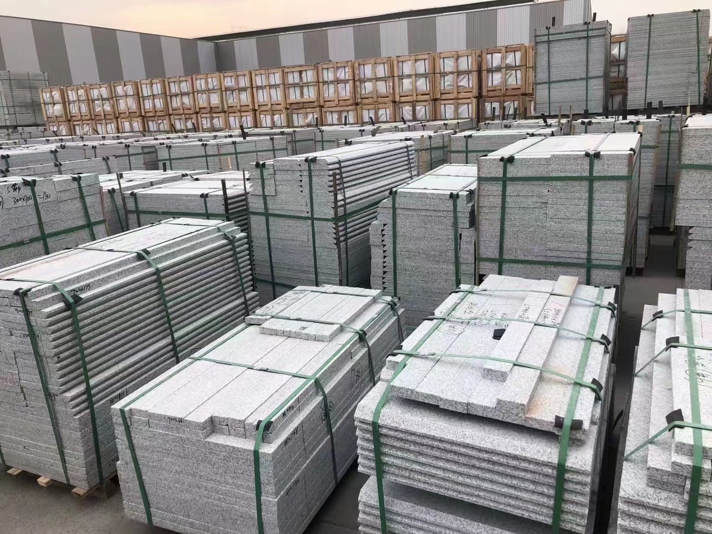 芝麻灰大理石光面火燒板花崗巖鋪地板材供應