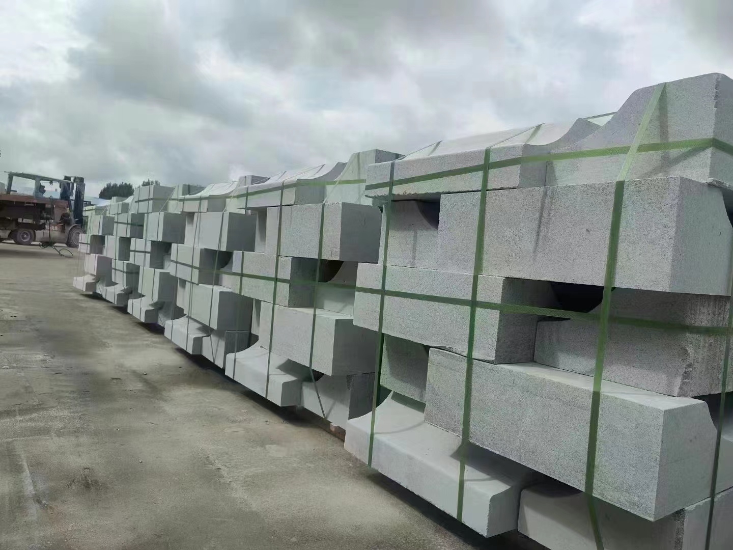 芝麻灰路邊石花崗巖批發(fā)廠價格查詢(圖6)