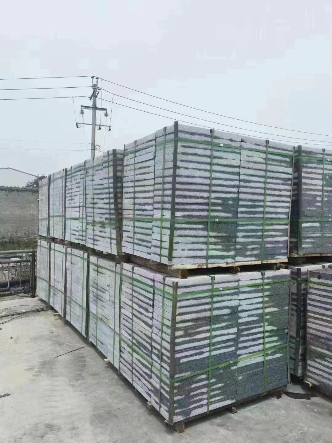 芝麻灰花崗巖廠家生產(chǎn)供應(yīng)與路沿石報價參考(圖4)