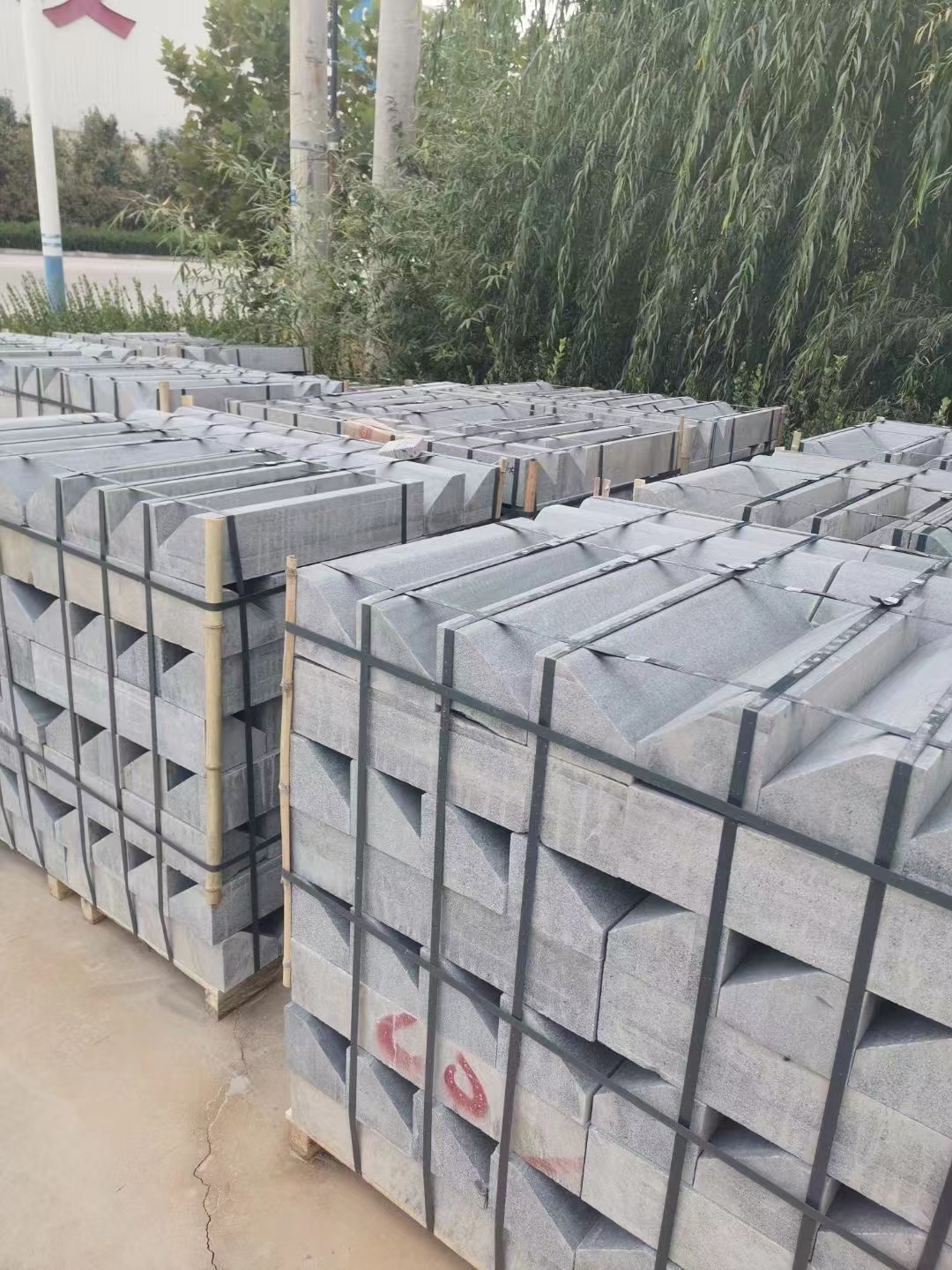 火燒板芝麻灰路緣石