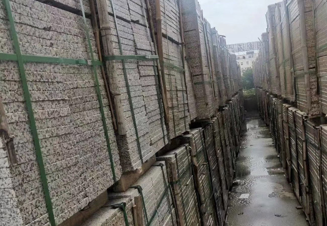 芝麻黑石材廠家生產(chǎn)花崗巖價格與聯(lián)系方式