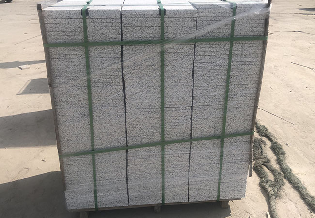 石材干掛預(yù)埋件開槽位置與巖體結(jié)構(gòu)面方向關(guān)聯(lián)性(圖3)