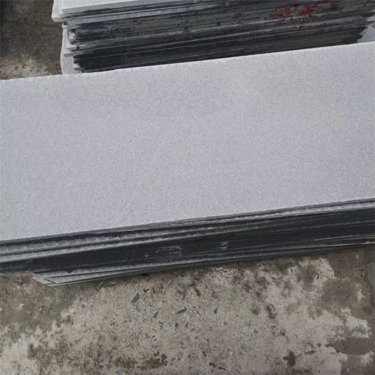 遼寧產(chǎn)芝麻灰花崗巖路牙石