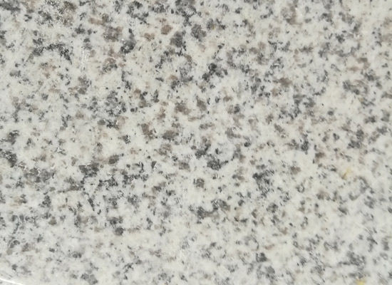 花園水景設(shè)計(jì)中石材規(guī)格的選擇與燈光線(xiàn)槽布局協(xié)調(diào)方法