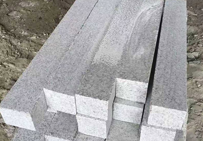 【臨沂芝麻灰花崗巖】|嘉潤(rùn)石材廠（深灰魯灰、淺灰）路沿石價(jià)格(圖5)