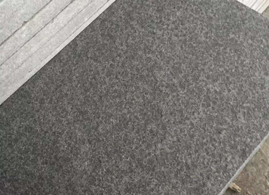 如何根據(jù)使用環(huán)境選擇合適的石材類(lèi)型