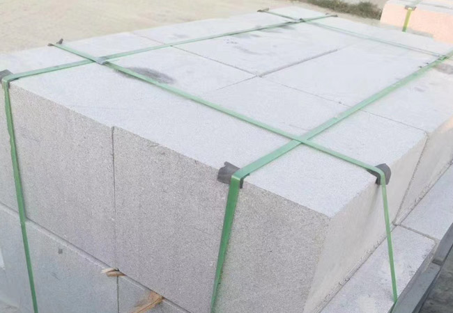 【臨沂芝麻灰花崗巖】|嘉潤(rùn)石材廠（深灰魯灰、淺灰）路沿石價(jià)格(圖3)