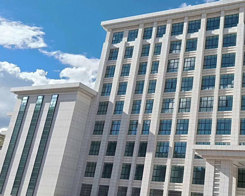 芝麻白干掛石材多少錢(qián)一平