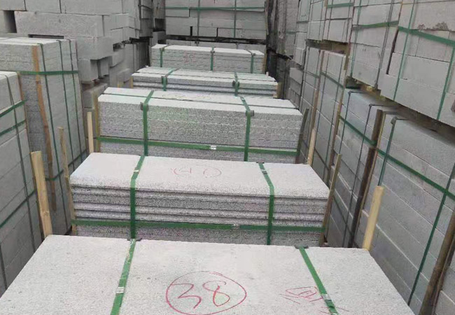 小院石材地面施工中墊層含水率控制與地鋪石厚度協(xié)調(diào)關(guān)系