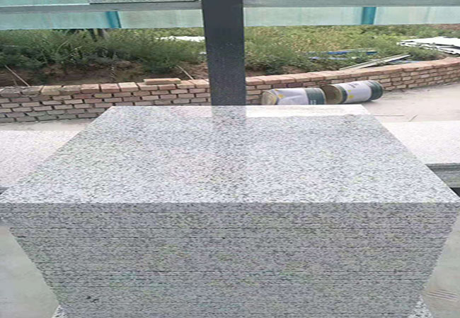 【臨沂芝麻灰花崗巖】|嘉潤(rùn)石材廠（深灰魯灰、淺灰）路沿石價(jià)格(圖4)