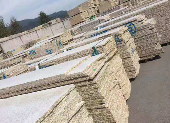 黃銹石“荔枝面火燒面啞光面”花崗巖價(jià)格多少錢一平