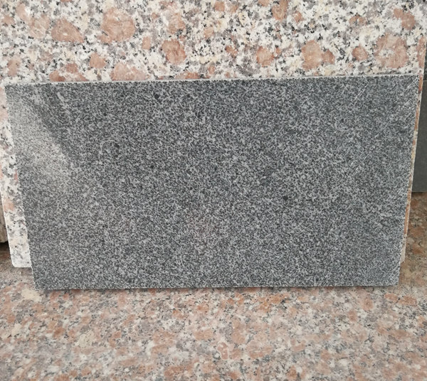 芝麻黑光面,芝麻黑花崗巖光面圖片,廠家價(jià)格便宜,300*600*30厚芝麻黑光板(圖2)