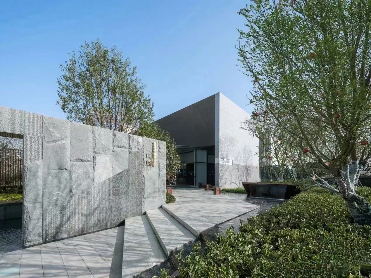 室內(nèi)室外背景墻用花崗巖好還是PU石好