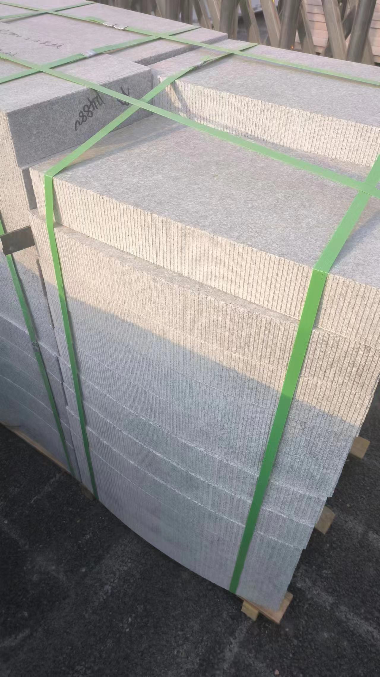 灰色路沿石側(cè)石(圖3)