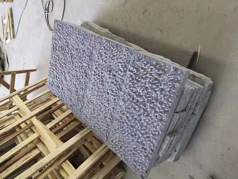 青石板優(yōu)點(diǎn)，怎么做踏步石材及踏步石材加工尺寸