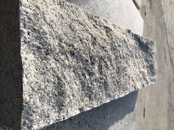 石材芝麻灰花崗巖產(chǎn)地廠家批發(fā)(圖2)